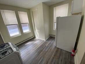402 Welsh St in Chester, PA - Foto de edificio - Building Photo