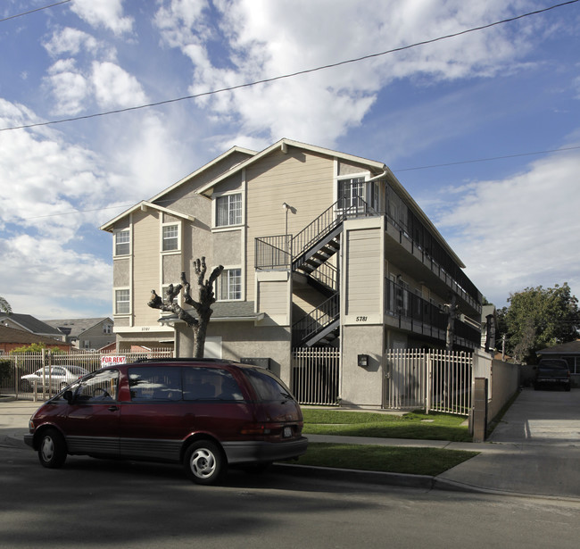 5781 Western Ave in Buena Park, CA - Foto de edificio - Building Photo