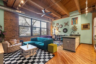 1040 W Adams St in Chicago, IL - Building Photo - Building Photo