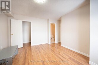 236 Albion Rd in Toronto, ON - Building Photo - Building Photo