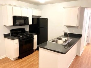 2301 Ohlen Rd, Unit 213 in Austin, TX - Foto de edificio - Building Photo