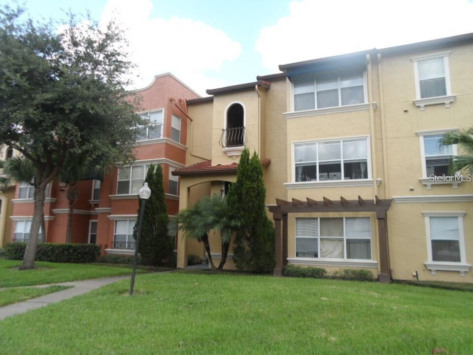 5112 Conroy Rd in Orlando, FL - Building Photo