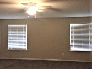 135 Crescent Creek Ct in Greenville, SC - Foto de edificio - Building Photo