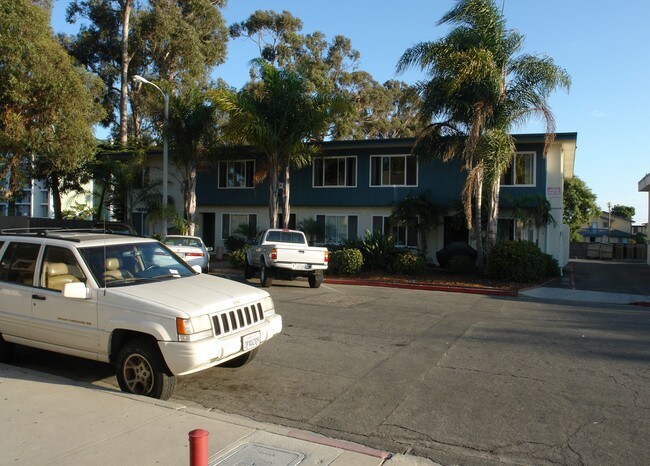 6503 Seville in Goleta, CA - Foto de edificio - Building Photo