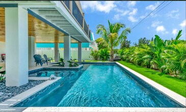 2411 Avenue C in Bradenton Beach, FL - Building Photo - Building Photo