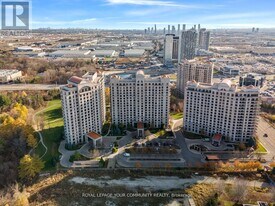 9245 Jane St in Vaughan, ON - Building Photo