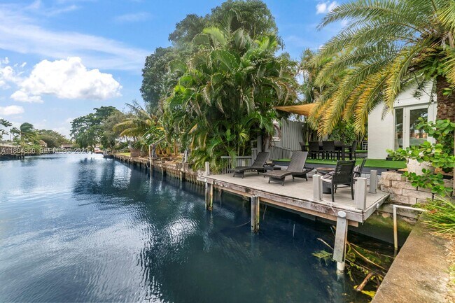 property at 1631 N 29th Ct