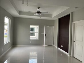 2507 N Vineyard Ave in Edinburg, TX - Building Photo - Building Photo