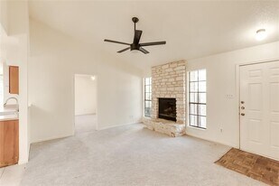 14202 Sussman Ct in Austin, TX - Building Photo