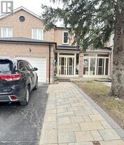 152 Observatory Ln in Richmond Hill, ON - Building Photo