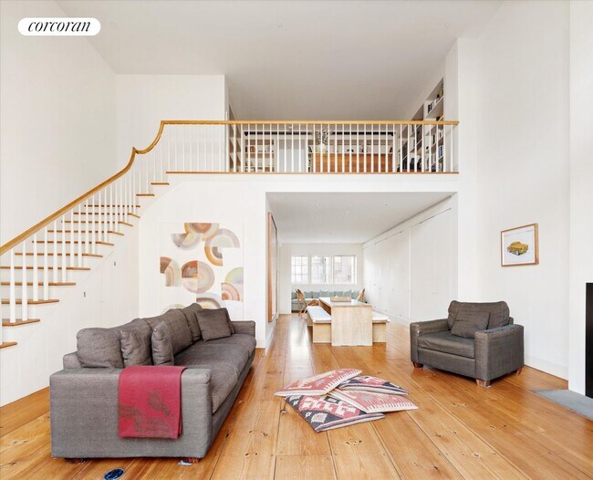 52 W 9th St in New York, NY - Building Photo - Building Photo
