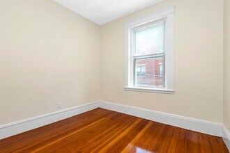 46 Brackett St, Unit 46-2 in Boston, MA - Building Photo - Building Photo