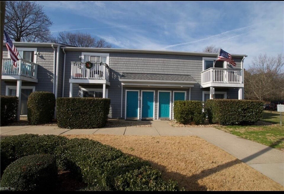 1146 Indian Rd in Virginia Beach, VA - Foto de edificio