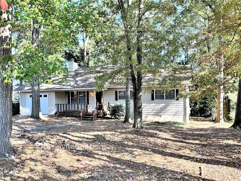 3108 Edgewater Dr in Gainesville, GA - Building Photo