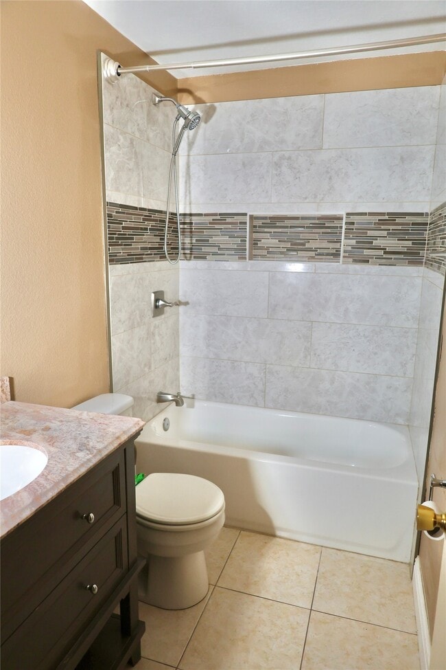 property at 6339 Settlers Square Ln