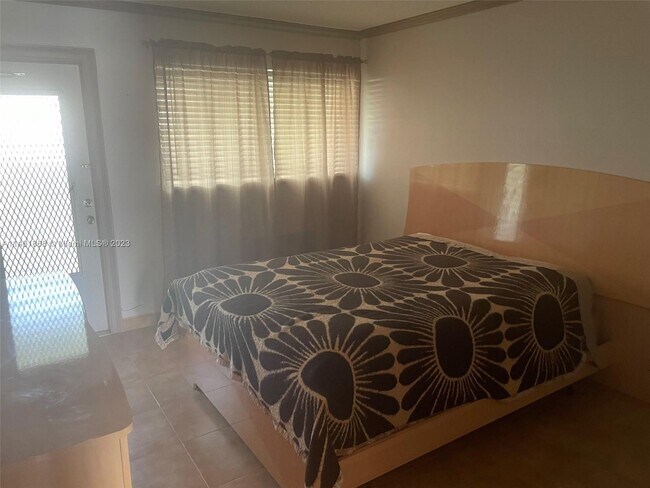 2020 NE 51st Ct, Unit 202 in Fort Lauderdale, FL - Foto de edificio - Building Photo