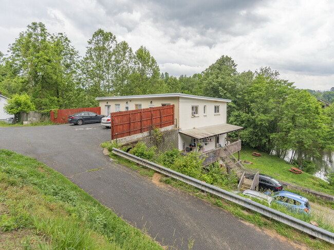 228 Pisgah Dr