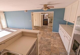 12565 Oaks N Dr in San Diego, CA - Building Photo - Building Photo