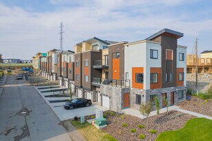 3509 Sage Hill Dr NW in Calgary, AB - Building Photo