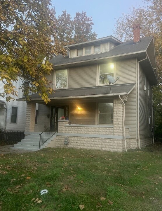 657 Louis Coleman Jr Drive in Louisville, KY - Building Photo