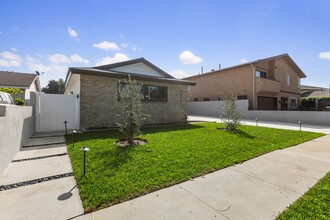 9068 Chaney Ave in Downey, CA - Foto de edificio - Building Photo