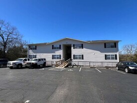 428 Kays Ln in Hollister, MO - Building Photo