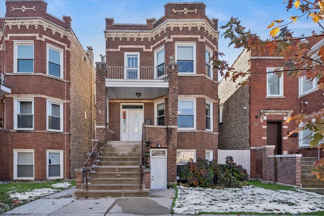 5033 W Cullom Ave in Chicago, IL - Building Photo
