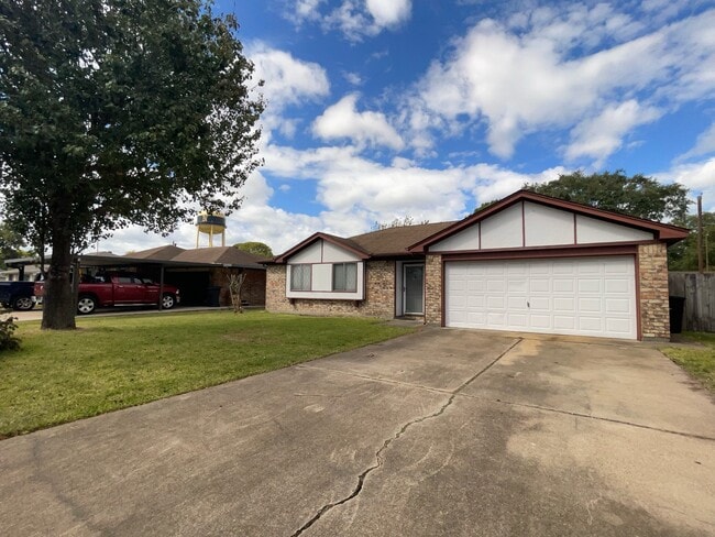 320 Avenue F in Nederland, TX - Building Photo - Building Photo