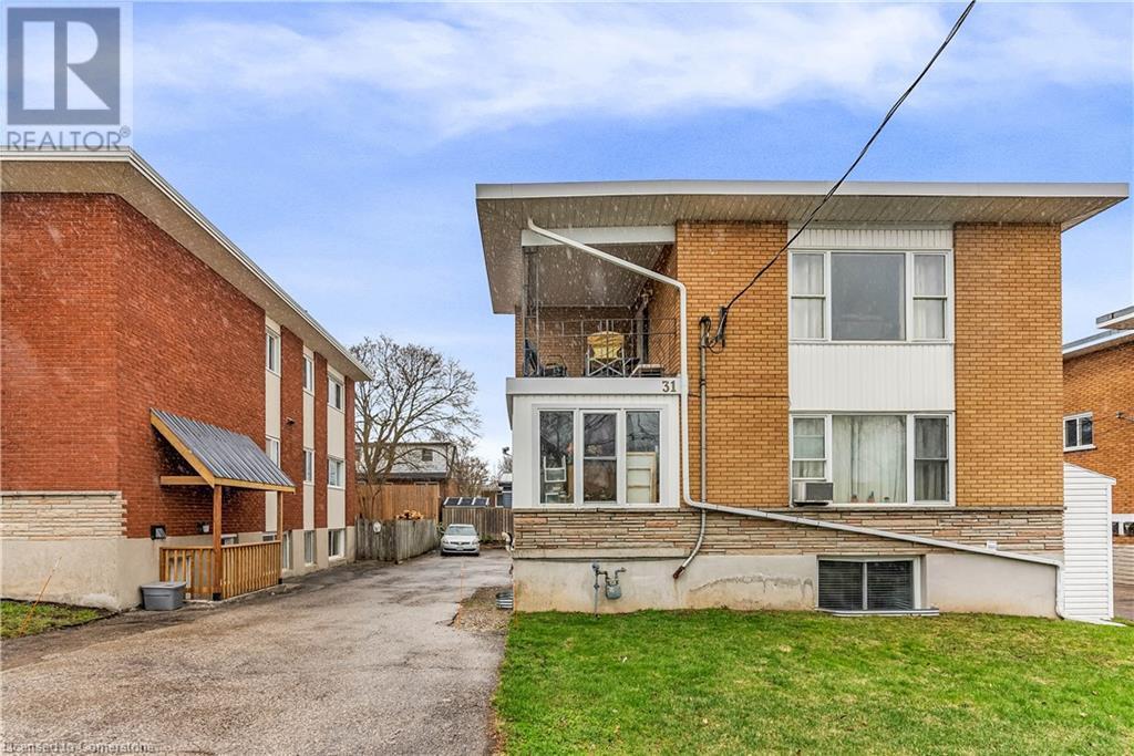 31 Southdale Ave in Kitchener, ON - Building Photo