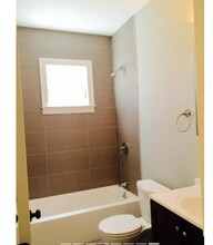49 Beech Glen St, Unit 2 in Boston, MA - Foto de edificio - Building Photo