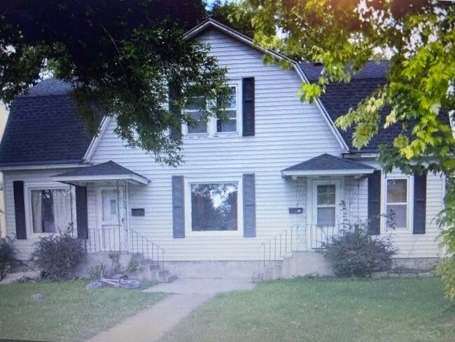 property at 513 3rd Ave SE