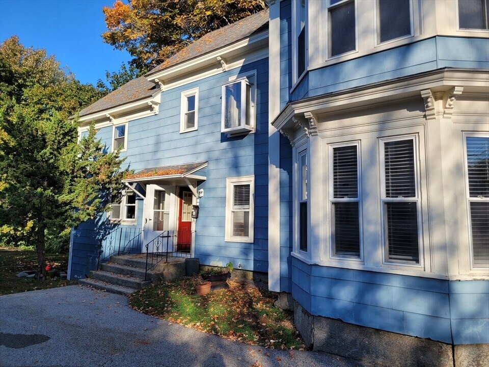50 Grove St in Hopkinton, MA - Building Photo