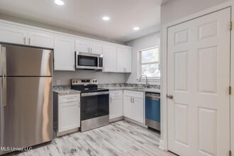 233 Milray Ln in Gulfport, MS - Foto de edificio - Building Photo