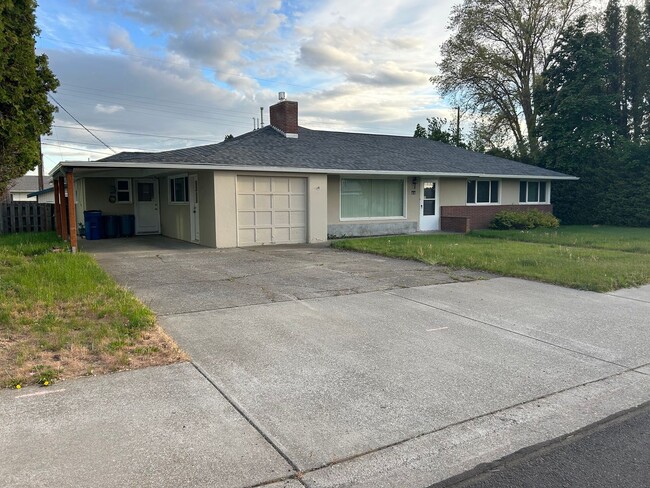 property at 616 E Collins St