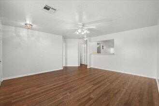 5115 Caicos Calle in Dickinson, TX - Building Photo - Building Photo