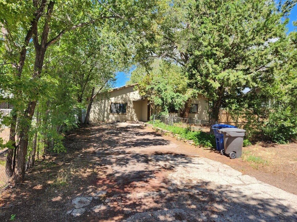 2415 N East St in Flagstaff, AZ - Foto de edificio
