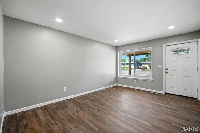 2320 Patterson Rd in Florissant, MO - Foto de edificio - Building Photo