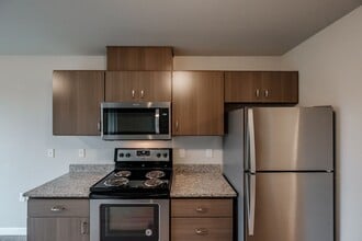 Evergreen Valley Apartments in McMinnville, OR - Building Photo - Interior Photo