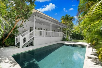 630 Warren Ln in Key Biscayne, FL - Building Photo - Building Photo