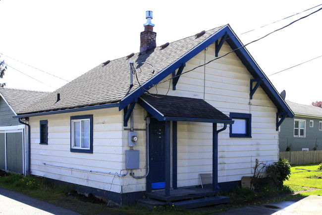 1915 Virginia Ave in Everett, WA - Building Photo - Building Photo