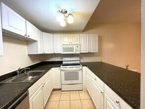 1419 Commonwealth Ave, Unit 403 in Boston, MA - Building Photo - Building Photo