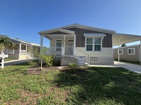 909 Inagua W in Venice, FL - Building Photo
