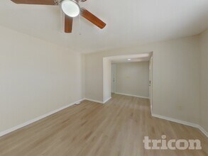 2290 Colonial Dr in Dunedin, FL - Foto de edificio - Building Photo