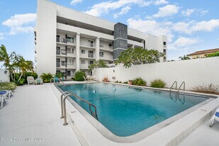 190 Seminole Ln in Cocoa Beach, FL - Building Photo