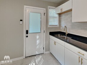 1319 Campbellton Rd SW, Unit 1R in Atlanta, GA - Building Photo - Building Photo