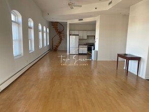 37 Winnisimmet St, Unit 8 in Chelsea, MA - Building Photo - Building Photo