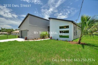 2930 Emil St in North Port, FL - Foto de edificio - Building Photo