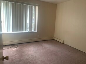 933 Dewey Ave, Unit 1 in Ann Arbor, MI - Foto de edificio - Building Photo