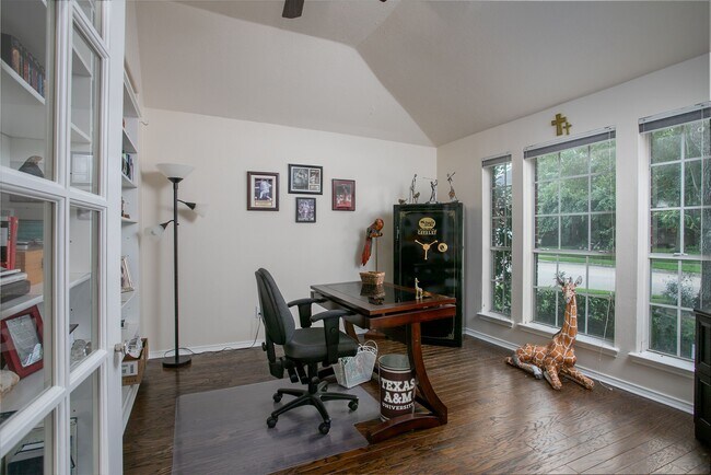 property at 1828 Barretts Glen Dr