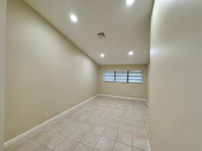 11207 Royal Palm Blvd in Coral Springs, FL - Building Photo - Building Photo